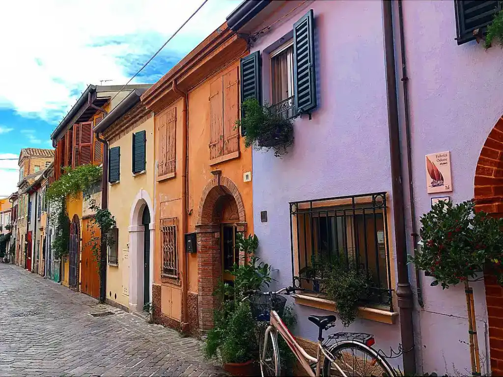 Vicoli colorati del Borgo San Giuliano